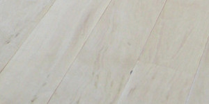 Plancher en bois de hêtre blanc